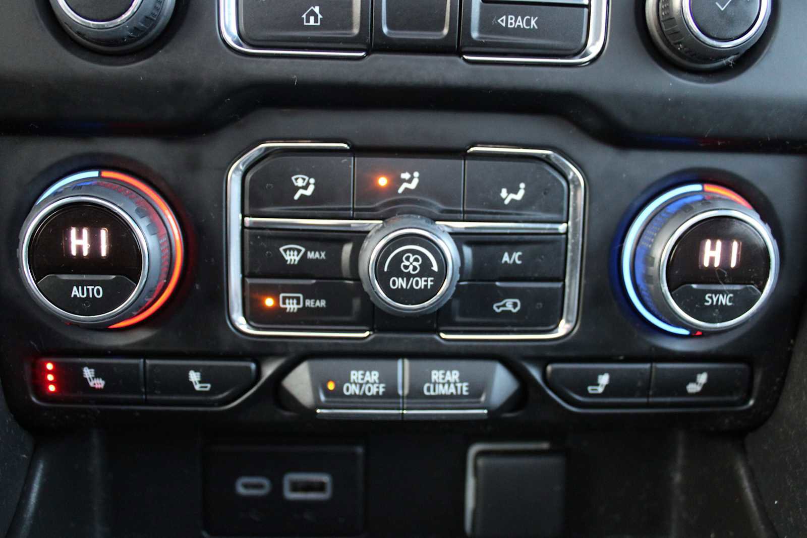 Certified 2023 Chevrolet Suburban LT w/ LT Signature Package image 25