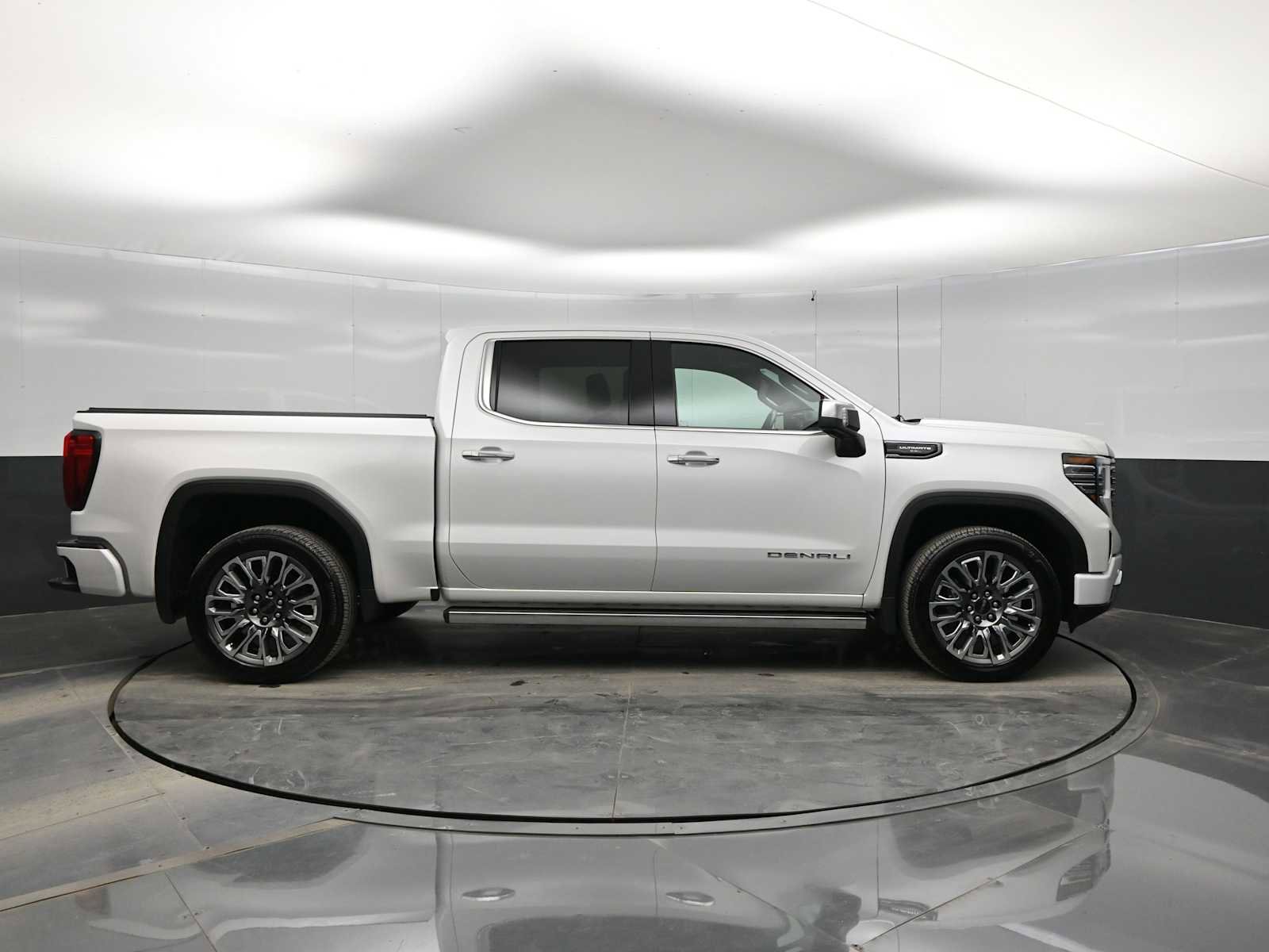 Used 2024 GMC Sierra 1500 Denali Ultimate image 9