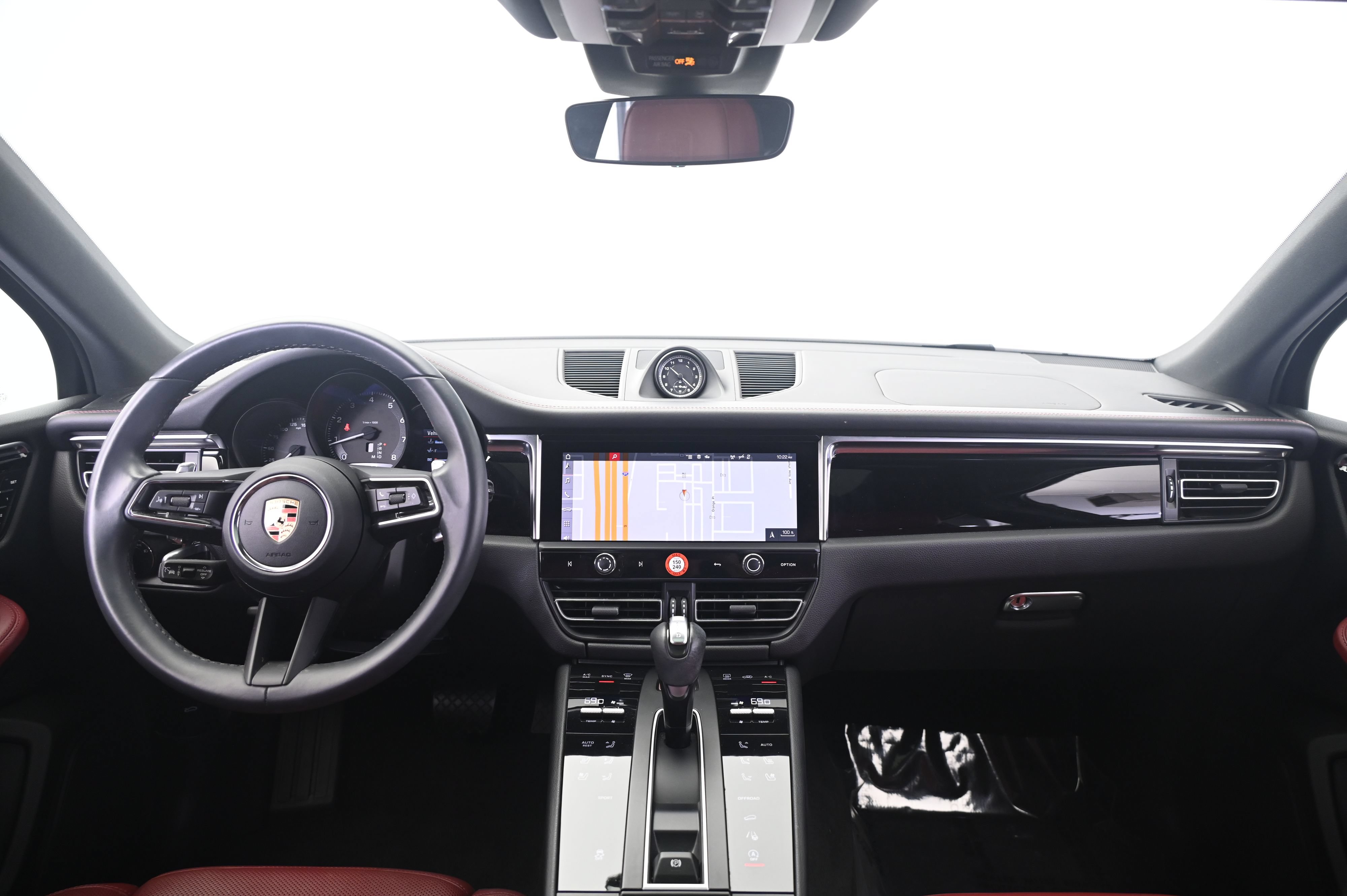 Certified 2023 Porsche Macan AWD/4WD image 31