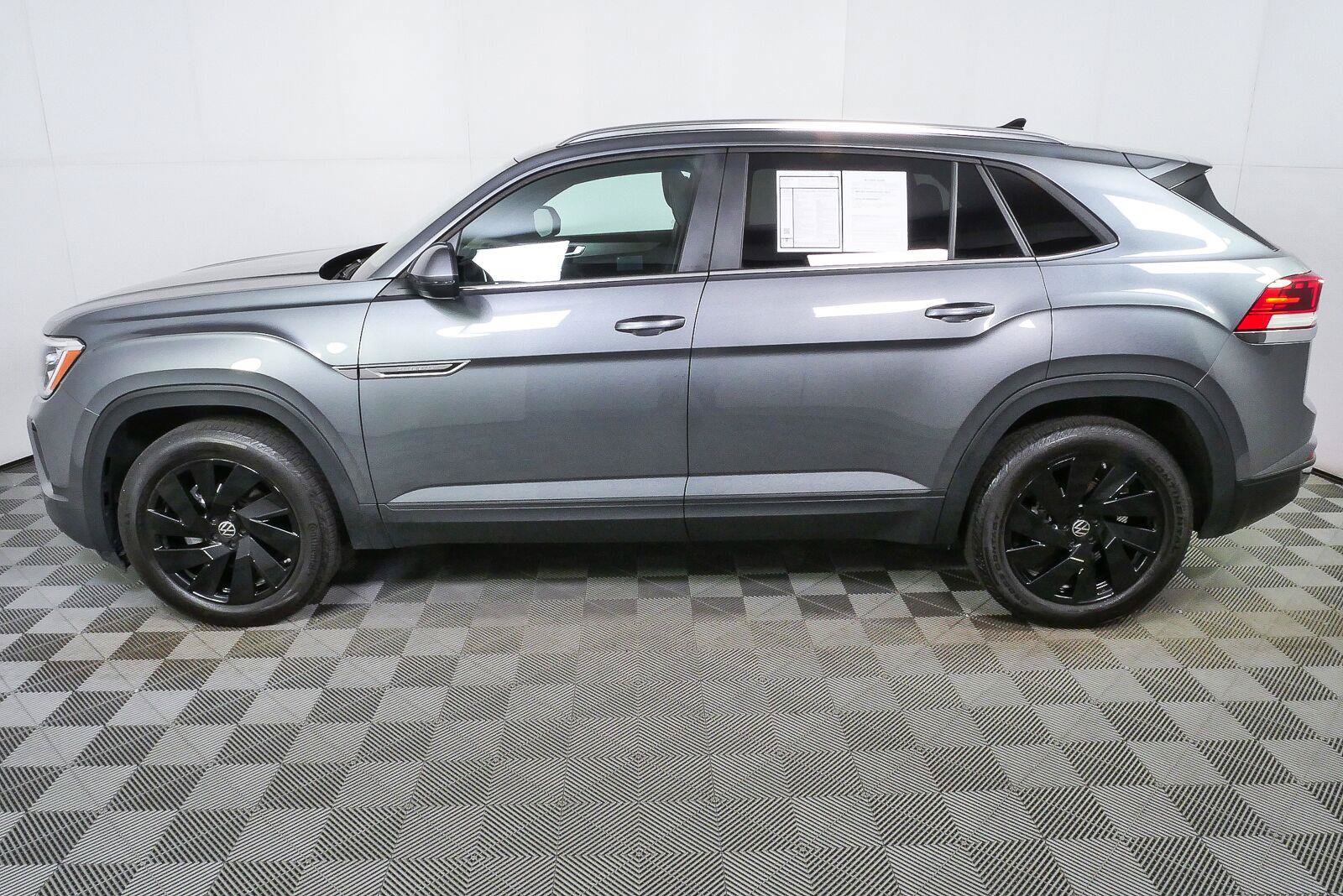 Certified 2025 Volkswagen Atlas Cross Sport SE w/ Panoramic Sunroof Package AWD/4WD image 23