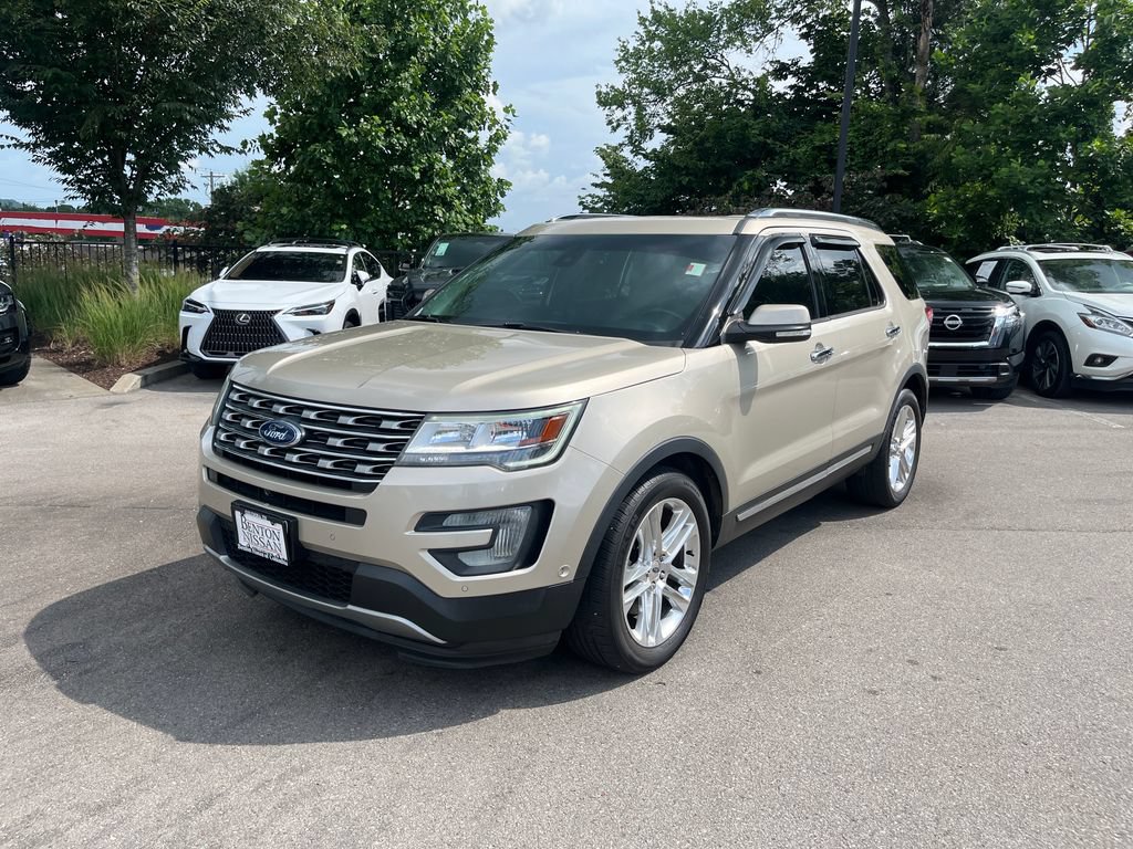 Used 2017 Ford Explorer Limited w/ Equipment Group 301A FWD image 3