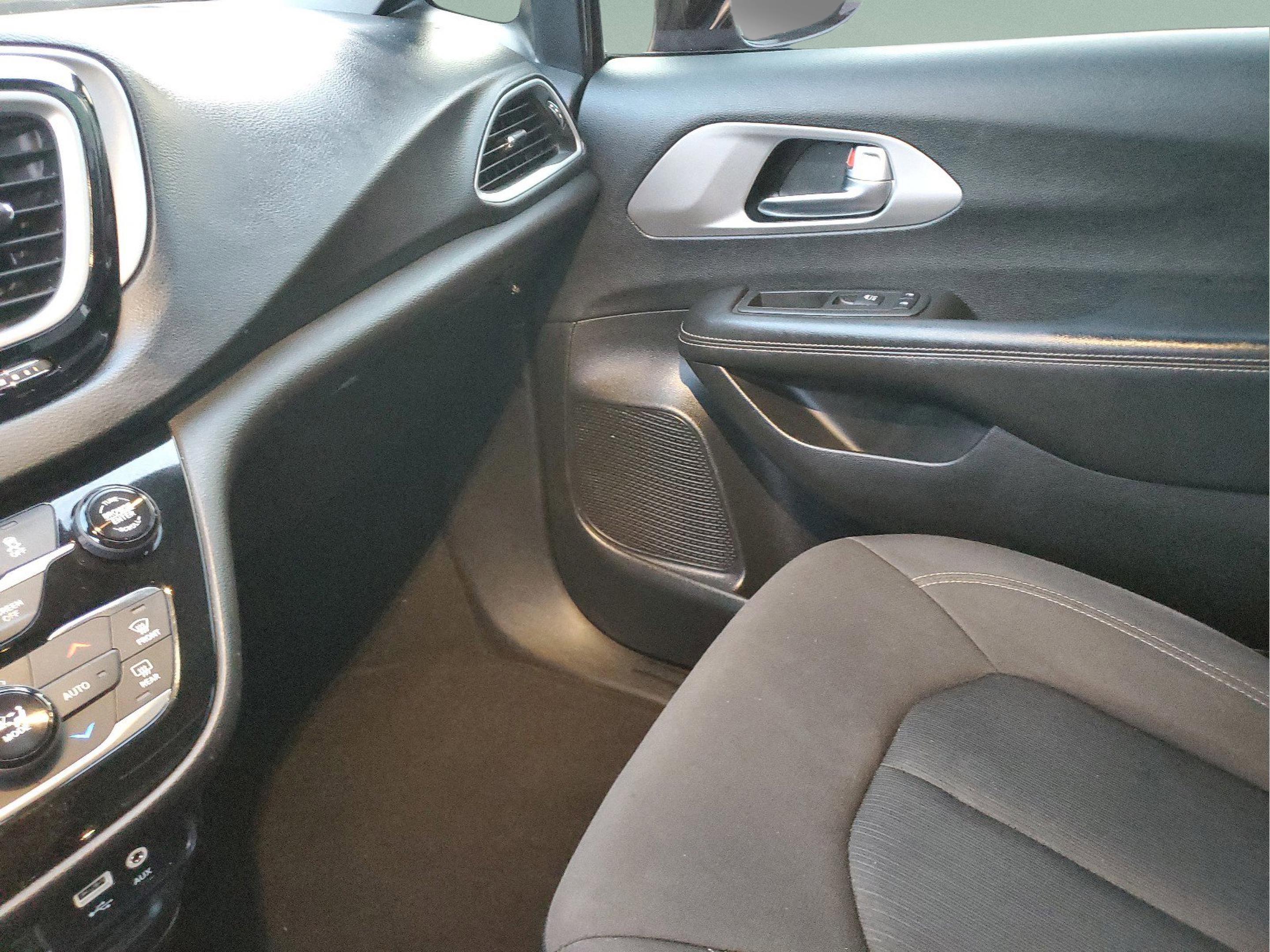 Used 2020 Chrysler Pacifica Touring w/ S Appearance Package FWD image 21