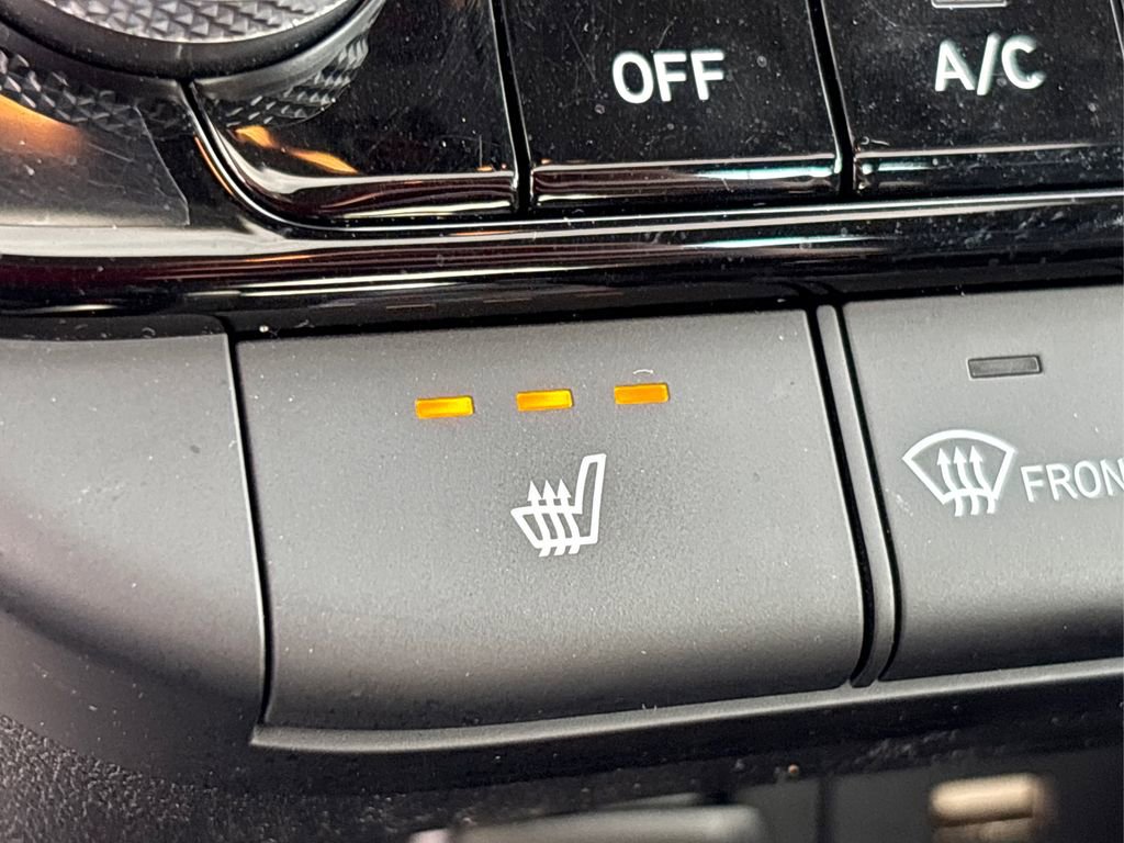 Certified 2023 Hyundai Elantra Limited w/ Preferred Accessory Package image 37