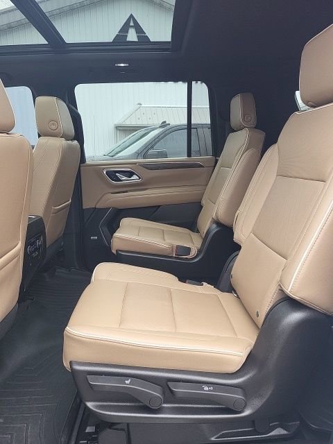 Used 2021 Chevrolet Suburban Premier w/ Premium Package image 16