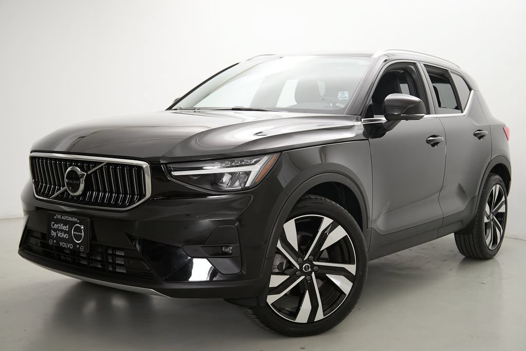 Certified 2023 Volvo XC40 B5 Plus w/ Driver Assist Package AWD/4WD image 2