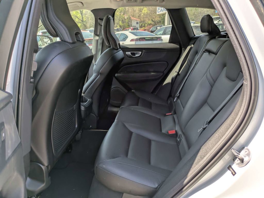 Used 2024 Volvo XC60 B5 Core AWD/4WD image 14