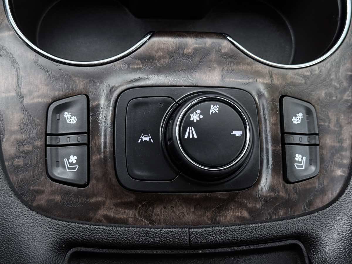 Used 2022 GMC Acadia Denali w/ Denali Ultimate Package FWD image 57