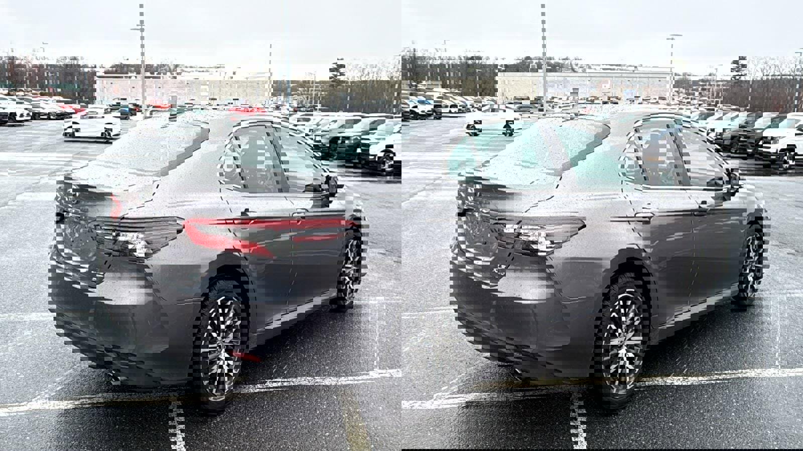 Used 2022 Toyota Camry XLE image 6