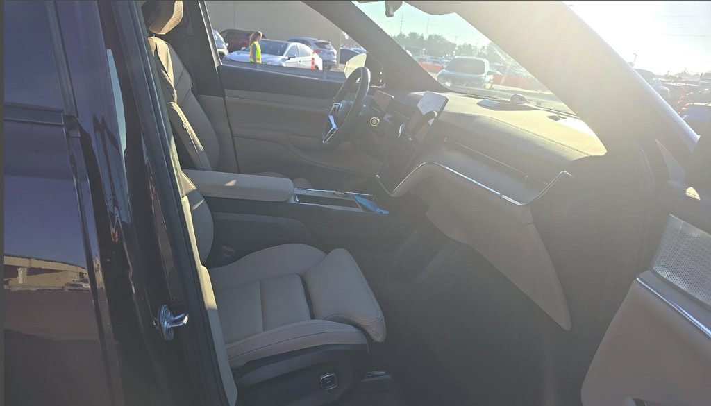 Certified 2025 Volvo EX90 Ultra AWD/4WD image 14
