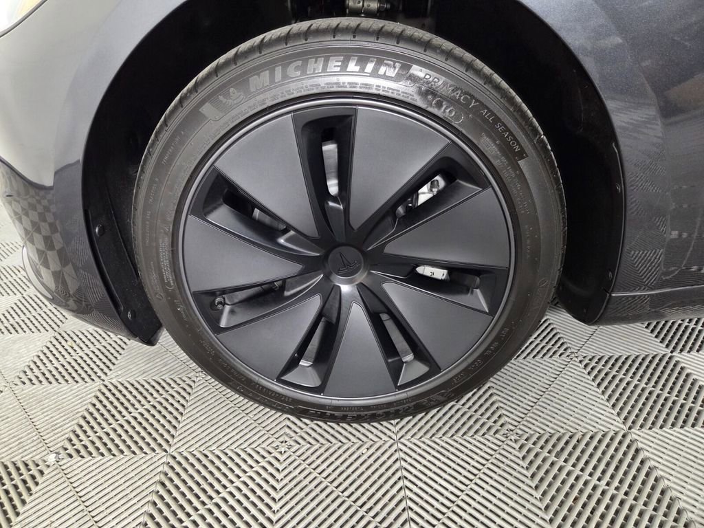 Used 2025 Tesla Model 3 Long Range image 9
