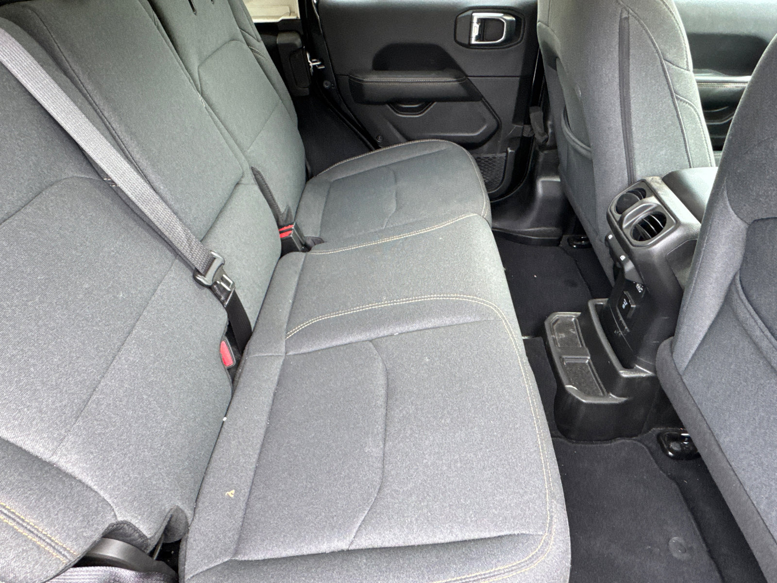 Used 2025 Jeep Wrangler Sahara w/ Safety Group AWD/4WD image 15