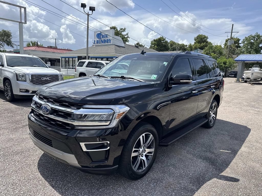 Used 2024 Ford Expedition Limited RWD image 3