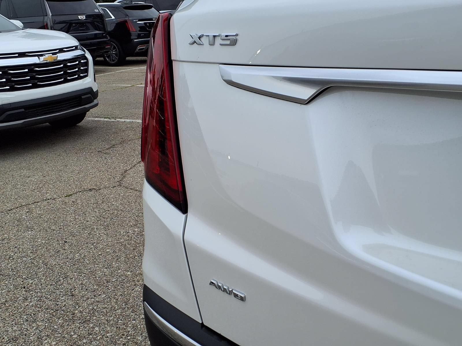 New 2026 Cadillac XT5 Premium Luxury w/ LPO, Floor Liner Package AWD/4WD image 8