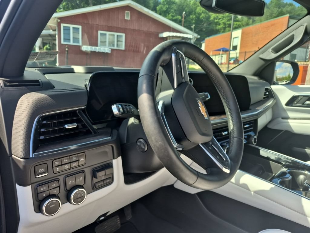 Used 2025 Chevrolet Tahoe Premier w/ Sun And Tow Package AWD/4WD image 10