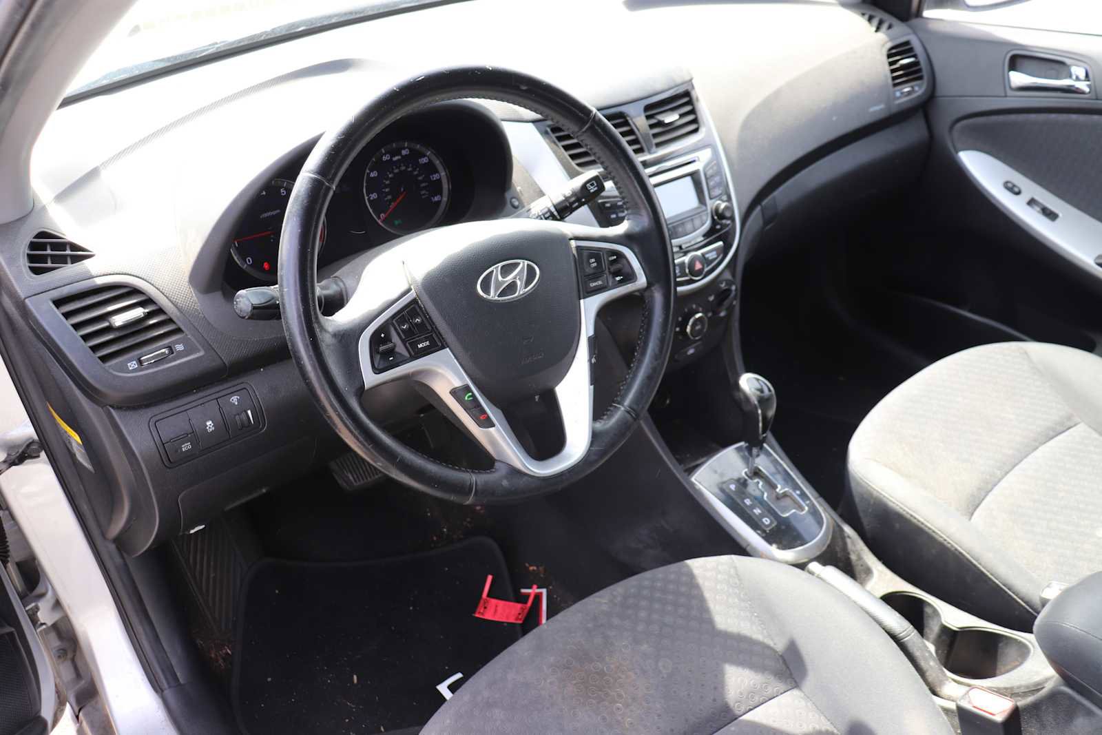 Used 2012 Hyundai Accent SE image 10