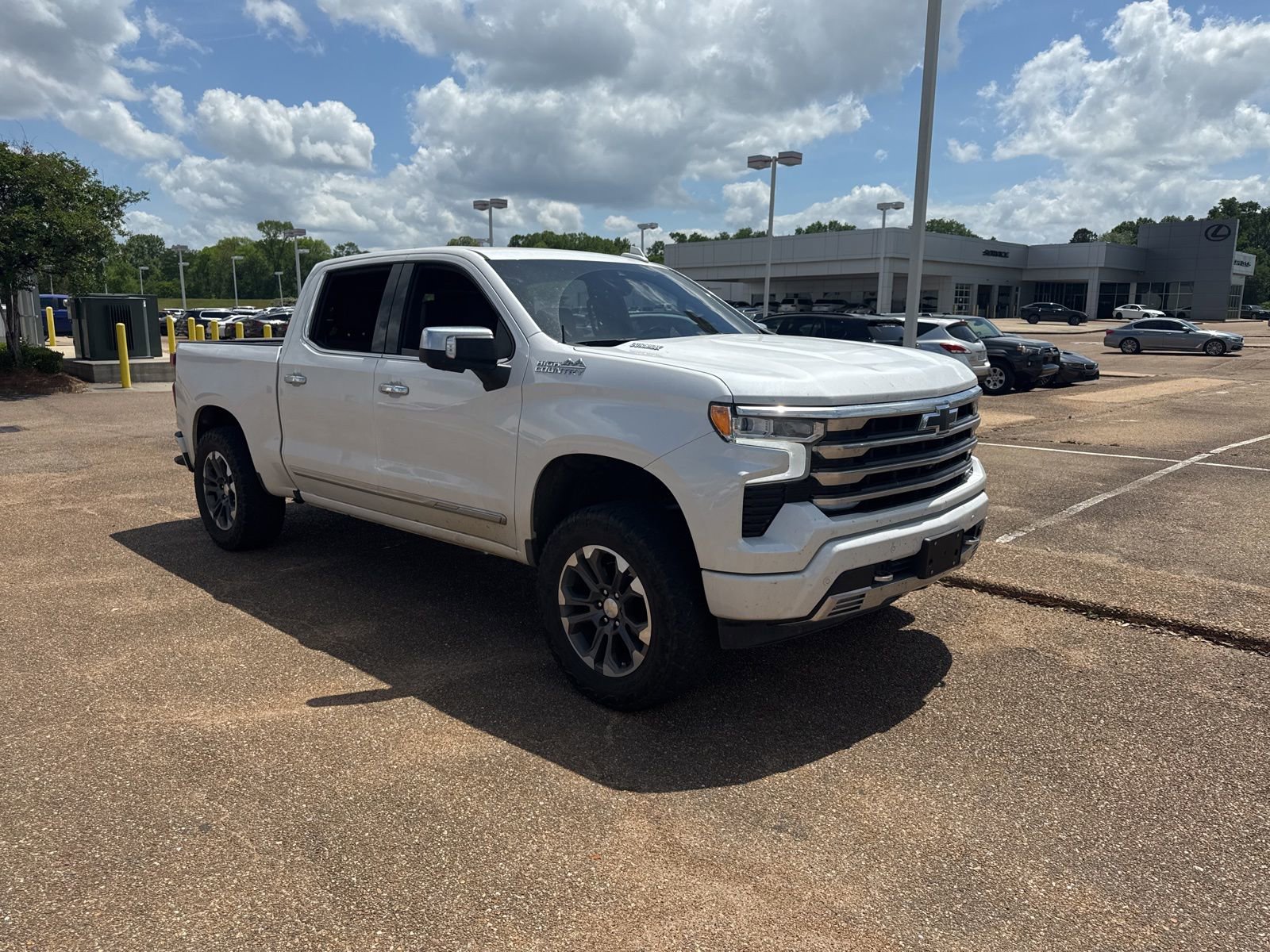 Used 2023 Chevrolet Silverado 1500 High Country w/ Technology Package AWD/4WD image 3