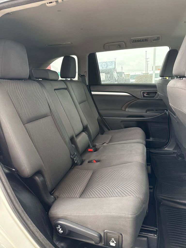 Used 2018 Toyota Highlander LE image 23