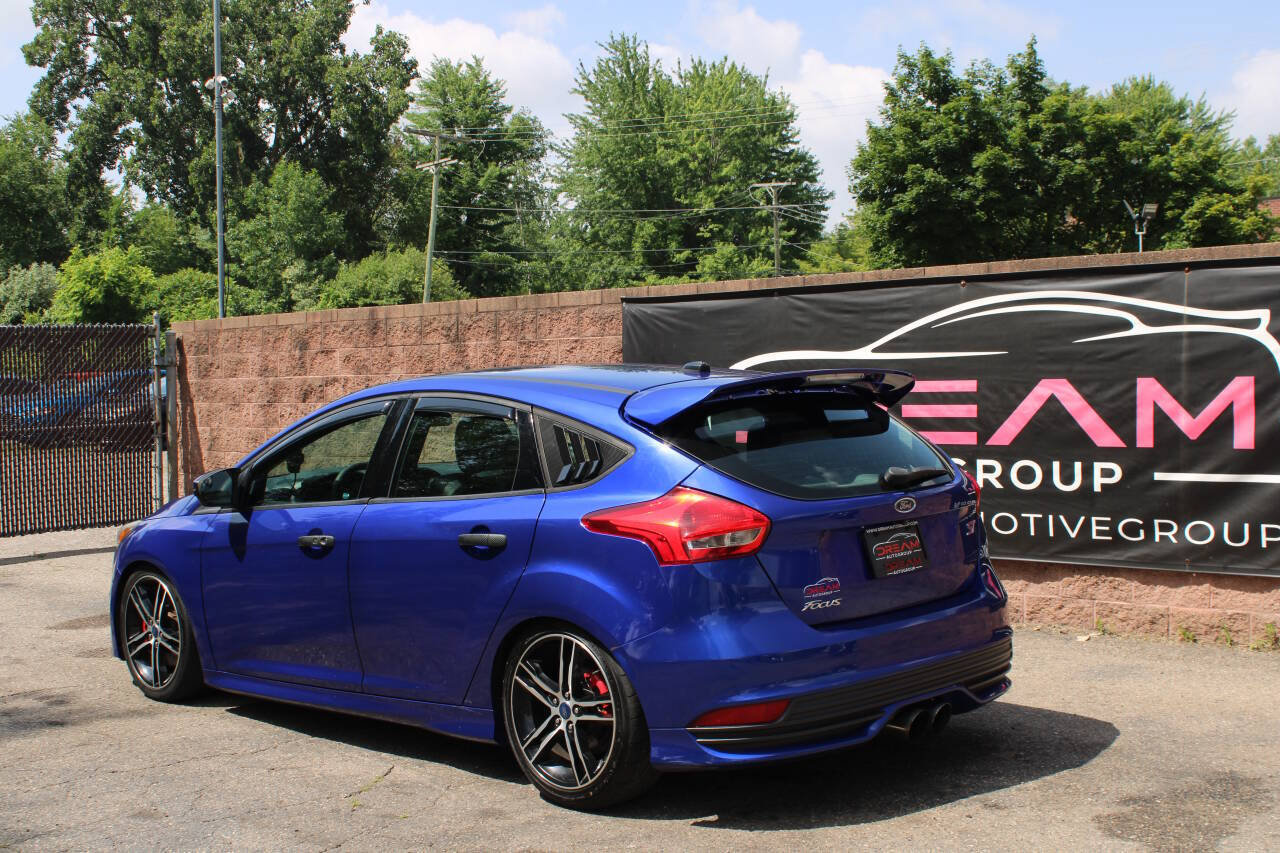 Used 2015 Ford Focus ST w/ Equipment Group 401A FWD image 3