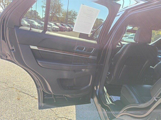 Used 2018 Ford Explorer Limited image 12