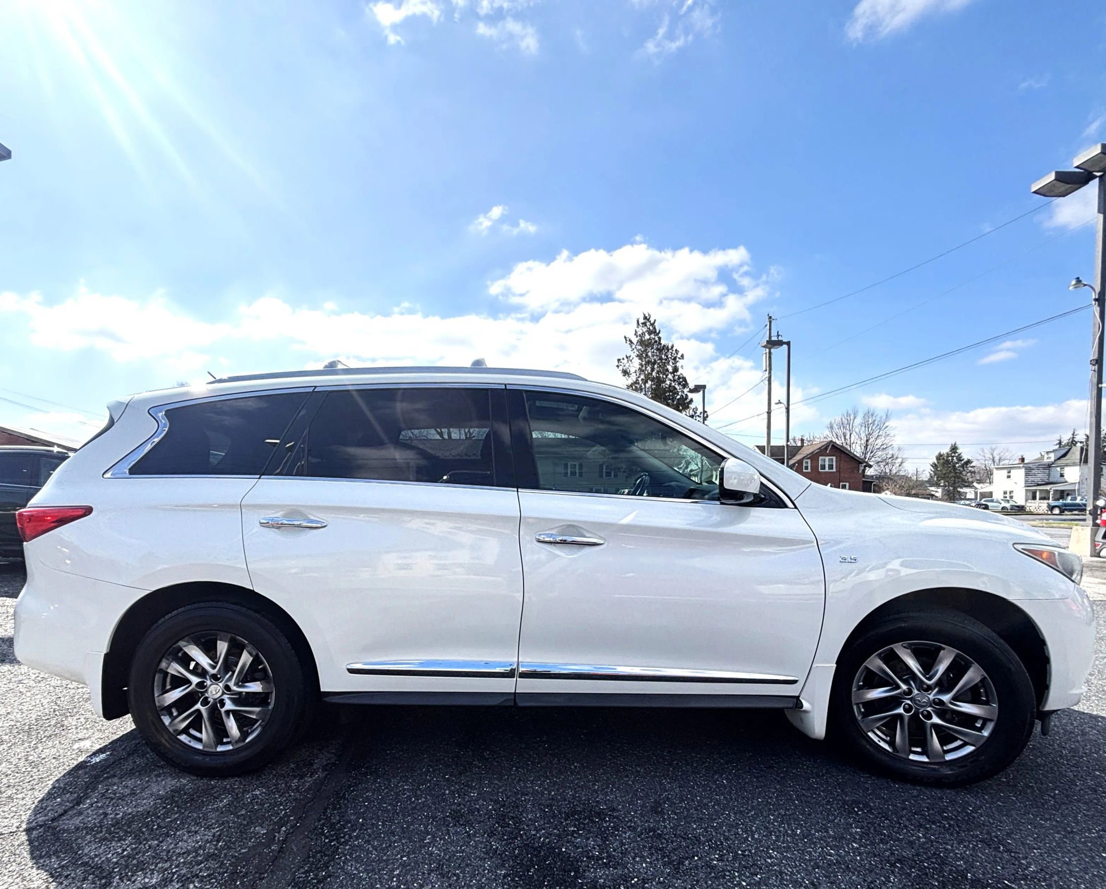 Used 2015 INFINITI QX60 AWD w/ Premium Plus Package image 6