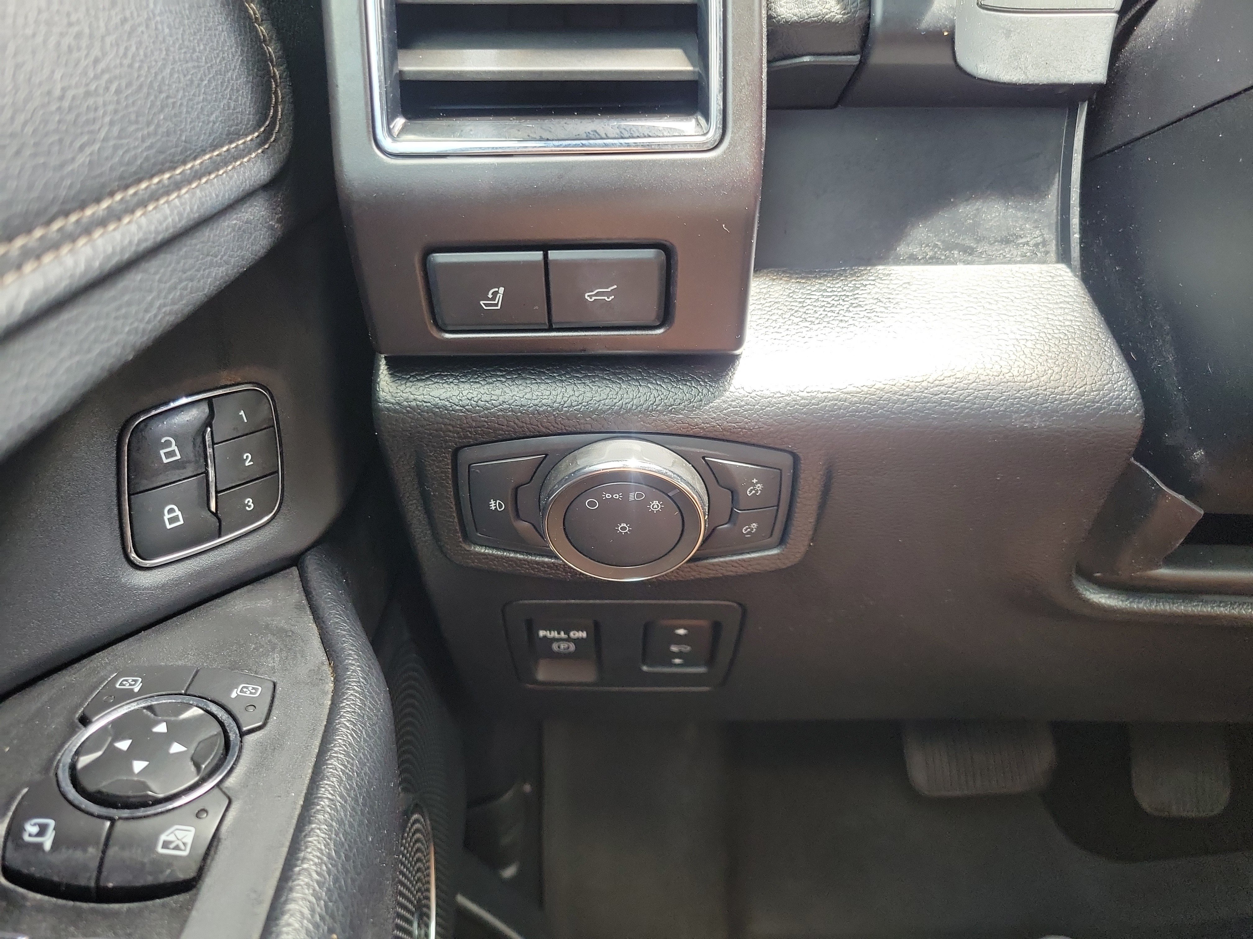 Used 2020 Ford Expedition Limited w/ Equipment Group 302A RWD image 20