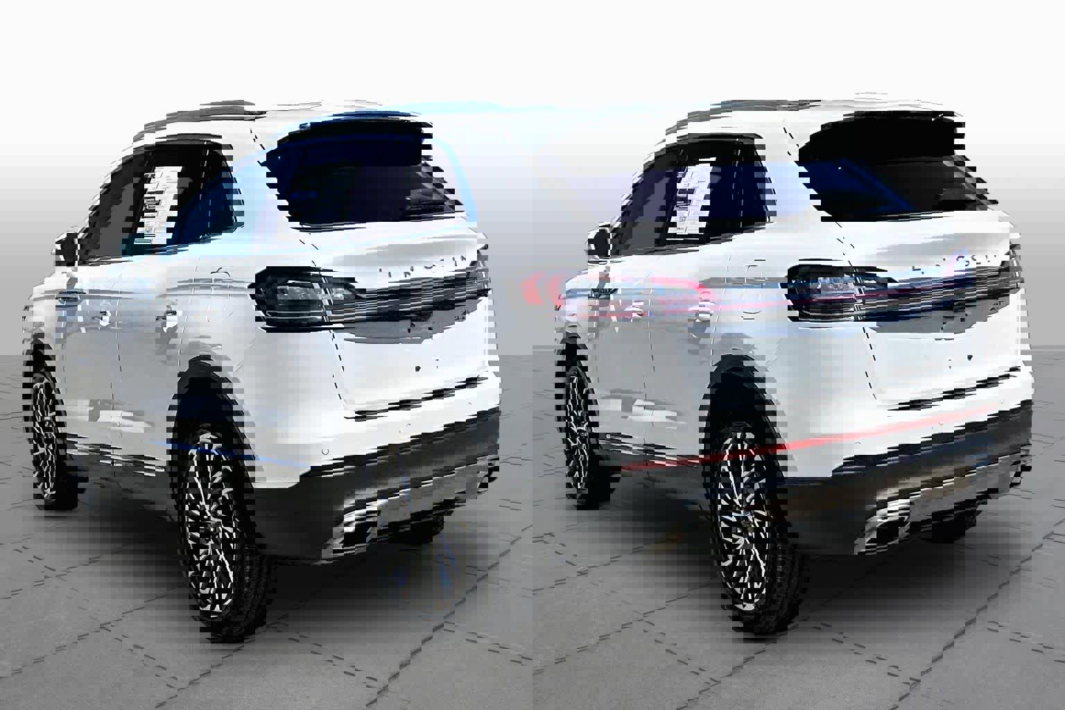 Used 2020 Lincoln Nautilus Reserve FWD image 12