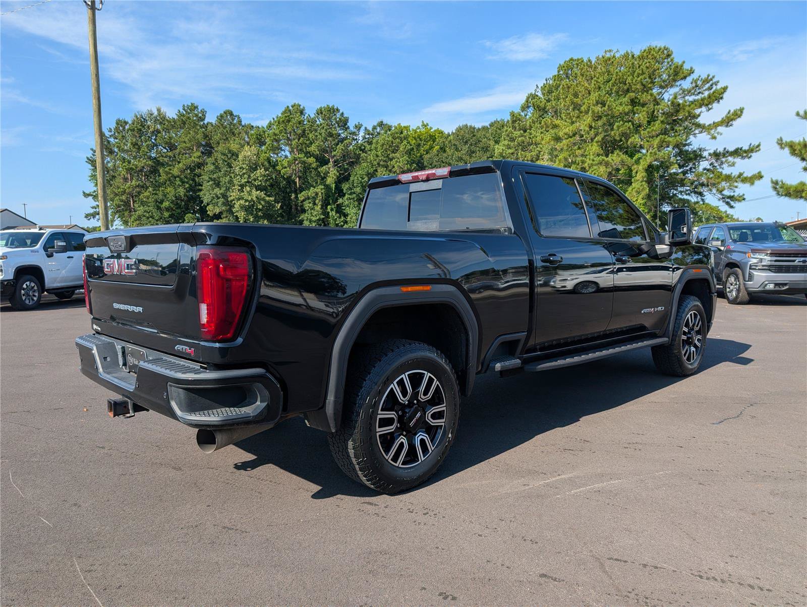 Used 2021 GMC Sierra 2500 AT4 w/ AT4 Premium Plus Package AWD/4WD image 5