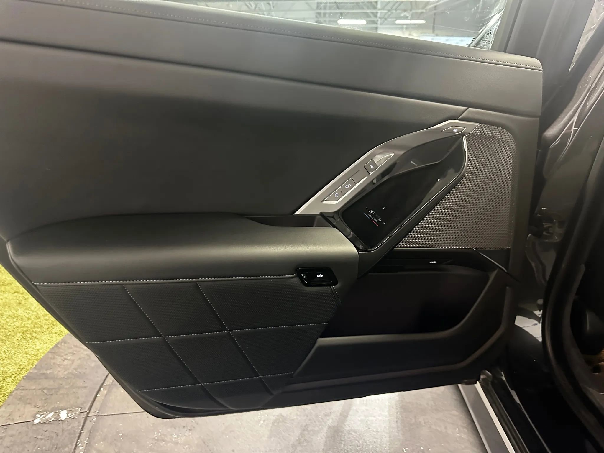 Used 2024 BMW i7 xDrive60 w/ Executive Package AWD/4WD image 18