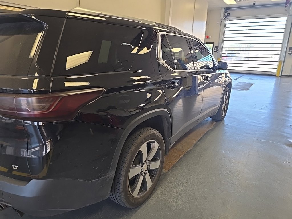 Used 2018 Chevrolet Traverse LT w/ LPO, Black Accent Package AWD/4WD image 3