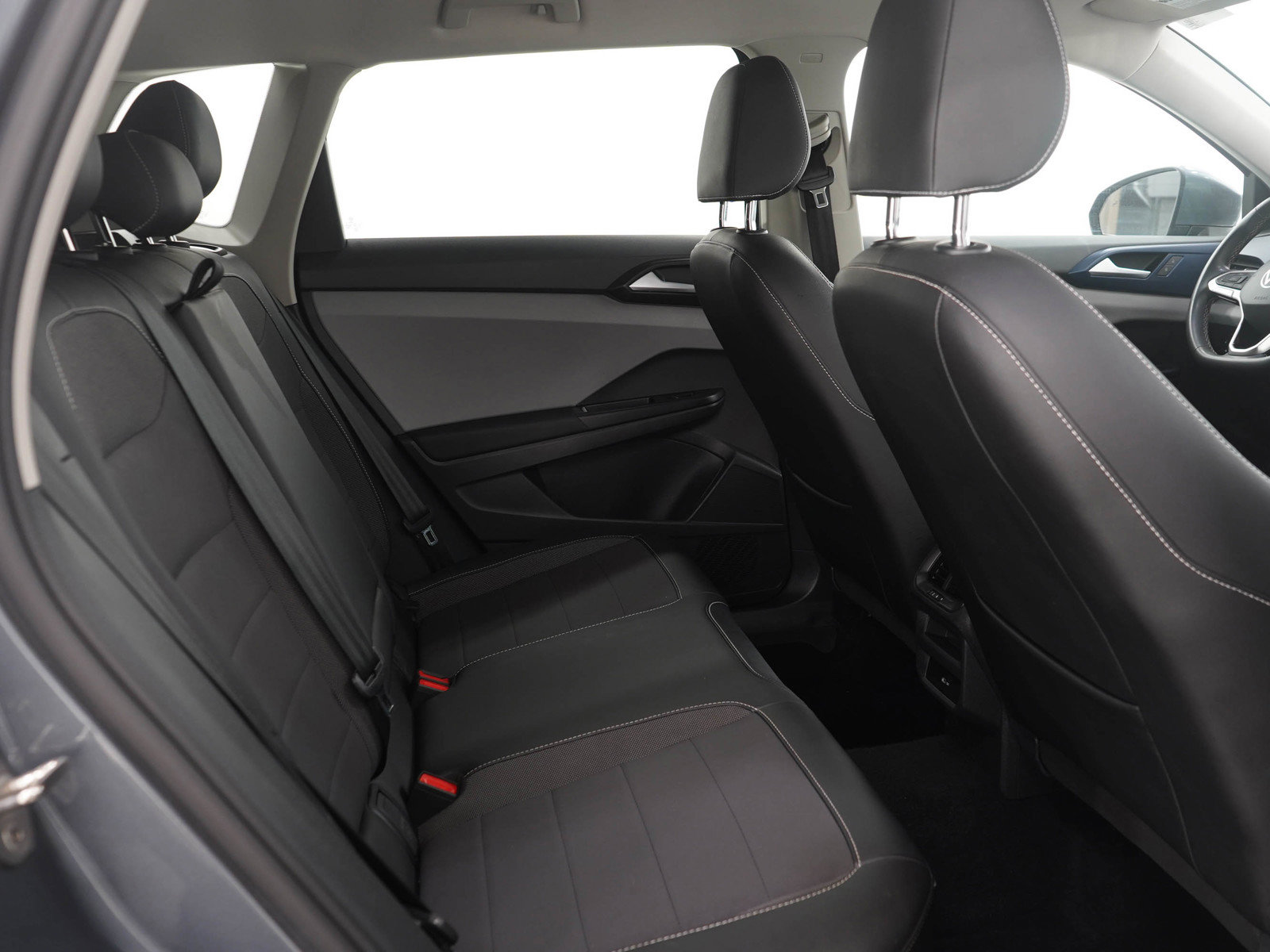 Used 2022 Volkswagen Taos SE image 13