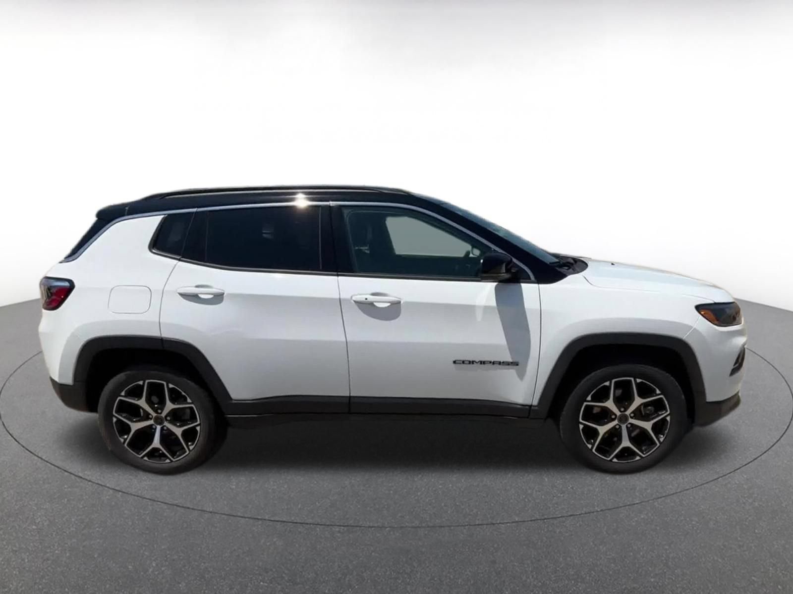 Used 2025 Jeep Compass Limited AWD/4WD image 16