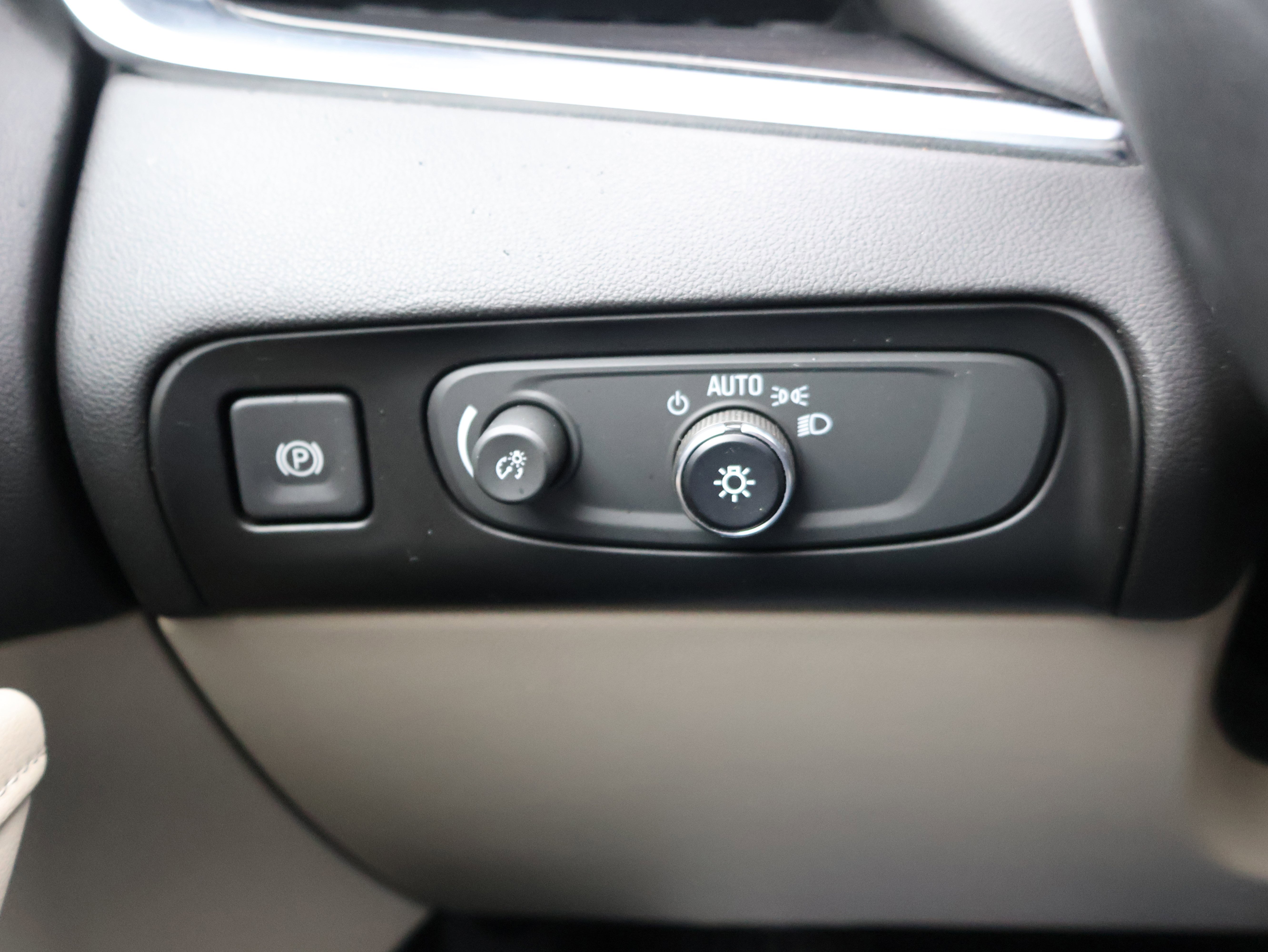 Used 2020 Buick Enclave Essence image 33