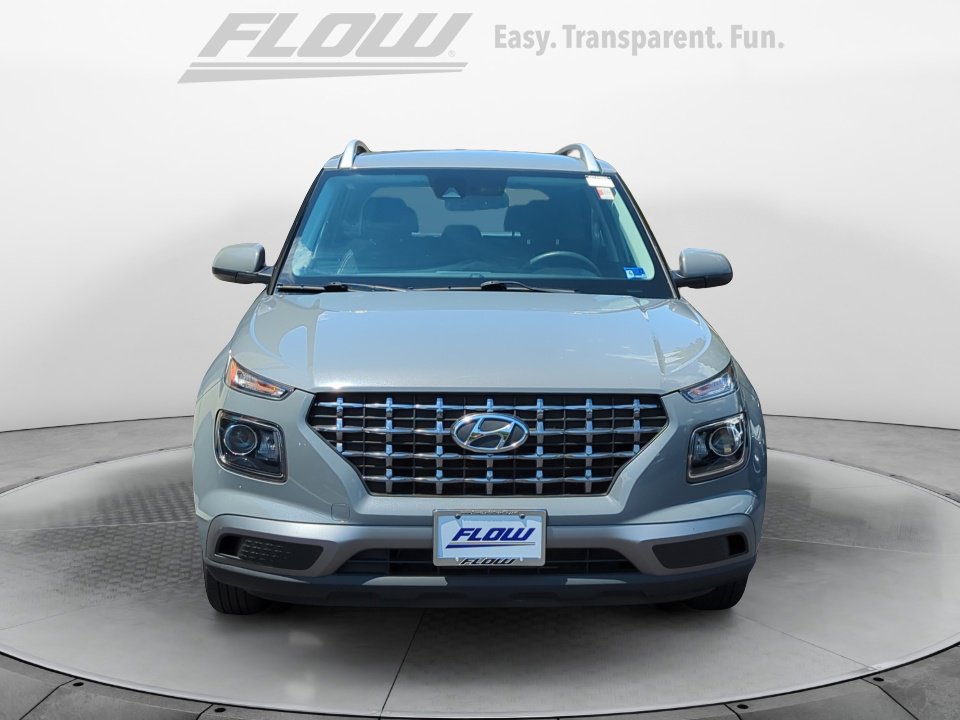 Used 2020 Hyundai Venue SEL FWD image 2