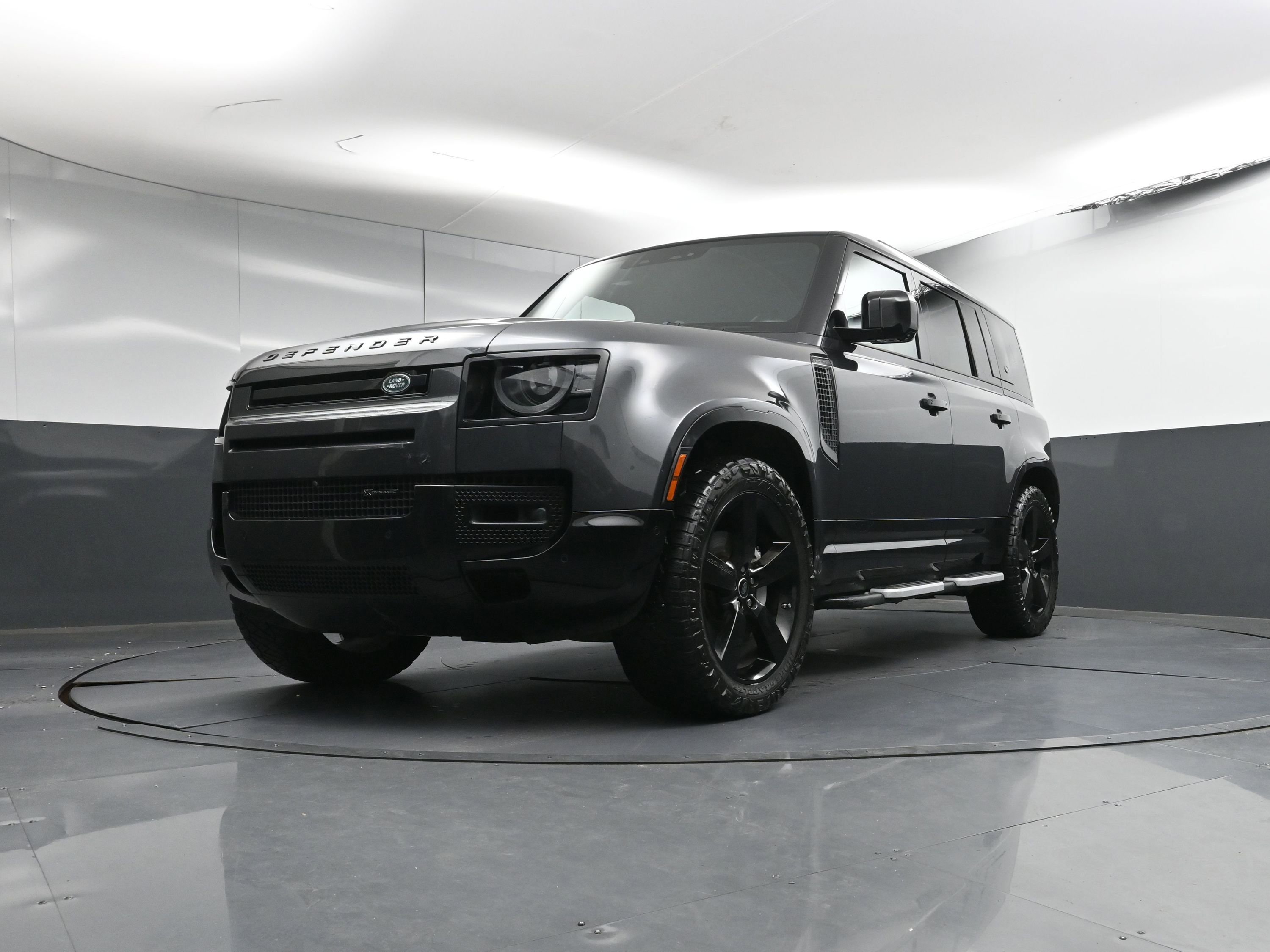 Used 2023 Land Rover Defender 110 X-Dynamic SE image 29