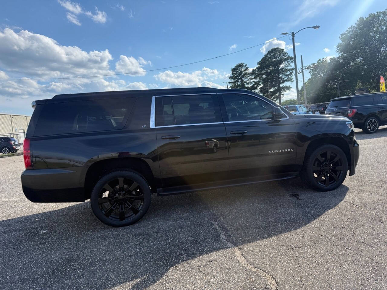 Used 2018 Chevrolet Suburban LT AWD/4WD image 15
