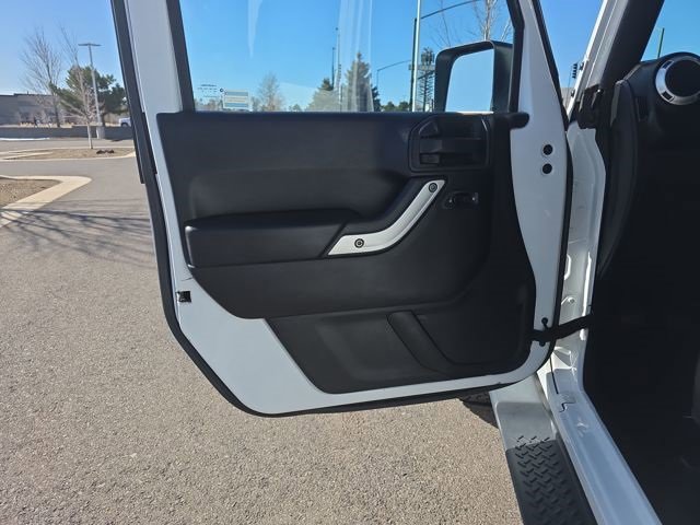 Used 2015 Jeep Wrangler Unlimited Sahara w/ Max Tow Package image 11