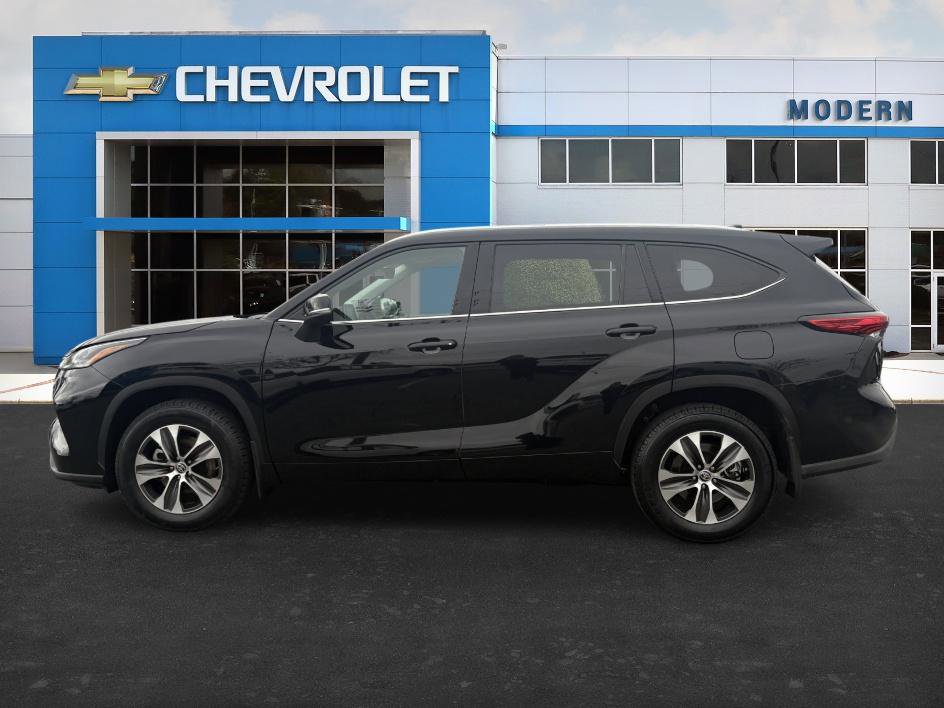 Used 2021 Toyota Highlander XLE image 2