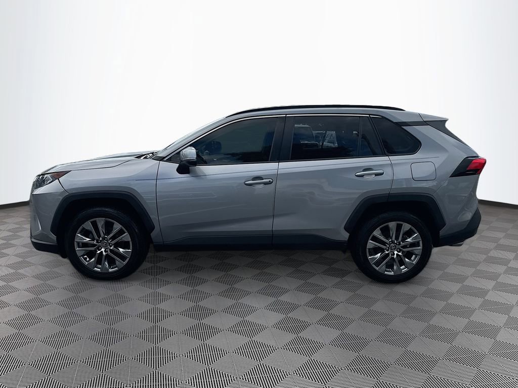 Used 2021 Toyota RAV4 XLE Premium FWD image 9
