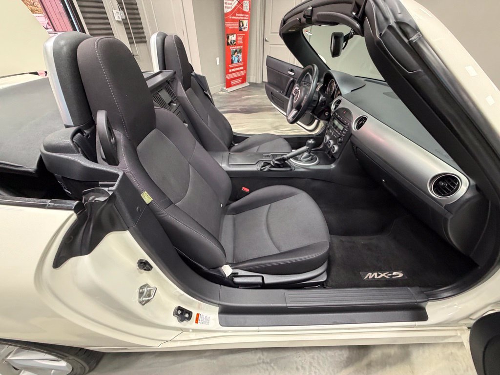 Used 2009 MAZDA MX-5 Miata Touring w/ Suspension Pkg RWD image 36
