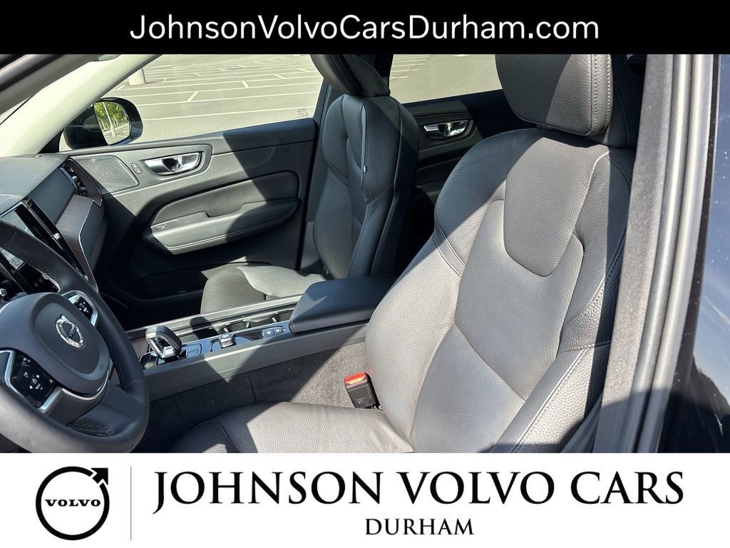 Used 2023 Volvo XC60 B5 Plus image 13