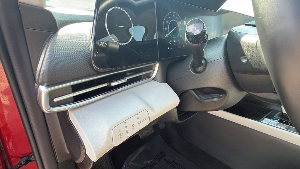 Used 2025 Hyundai Elantra Limited FWD image 15