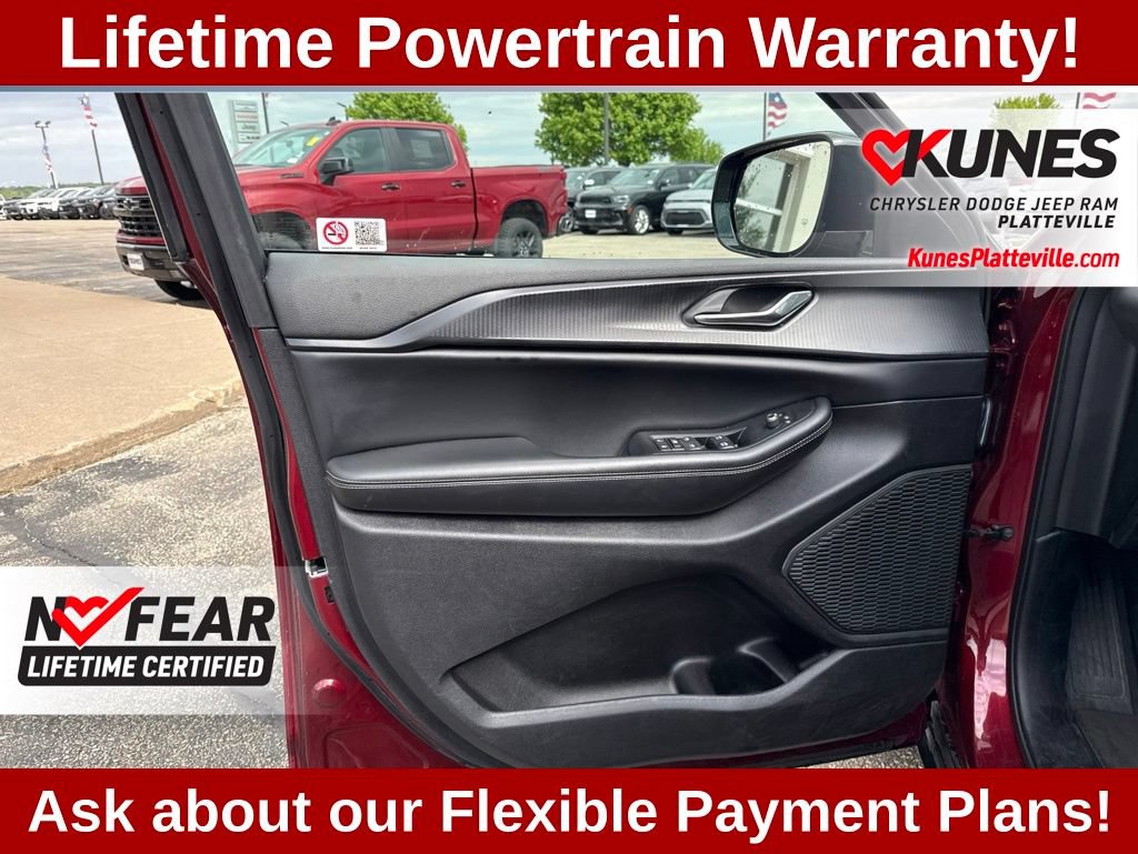 Used 2024 Jeep Grand Cherokee Altitude AWD/4WD image 12