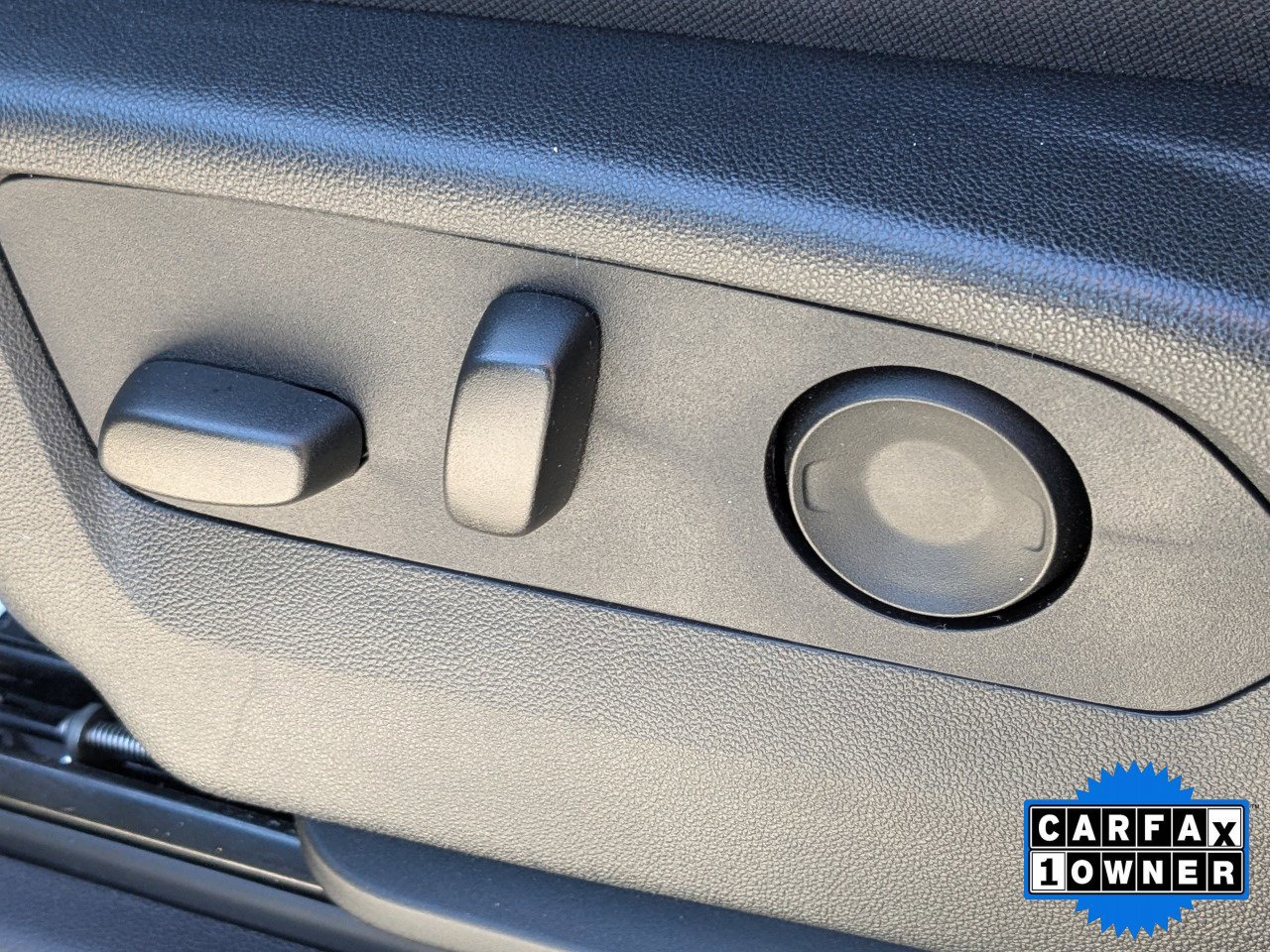 Used 2024 Chevrolet Silverado 2500 Custom w/ Custom Value Package image 21