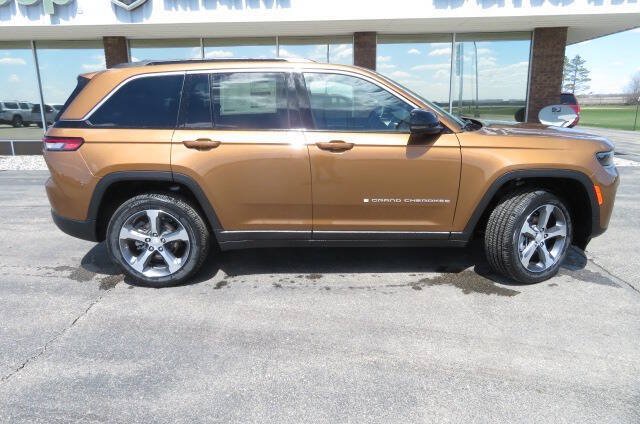 New 2026 Jeep Grand Cherokee Limited w/ Trailer Tow Package