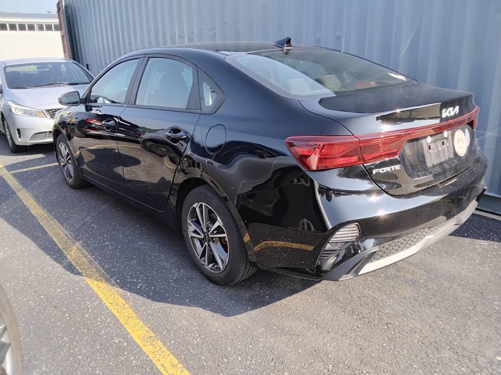 Used 2023 Kia Forte LXS w/ LXS Technology Package FWD image 5