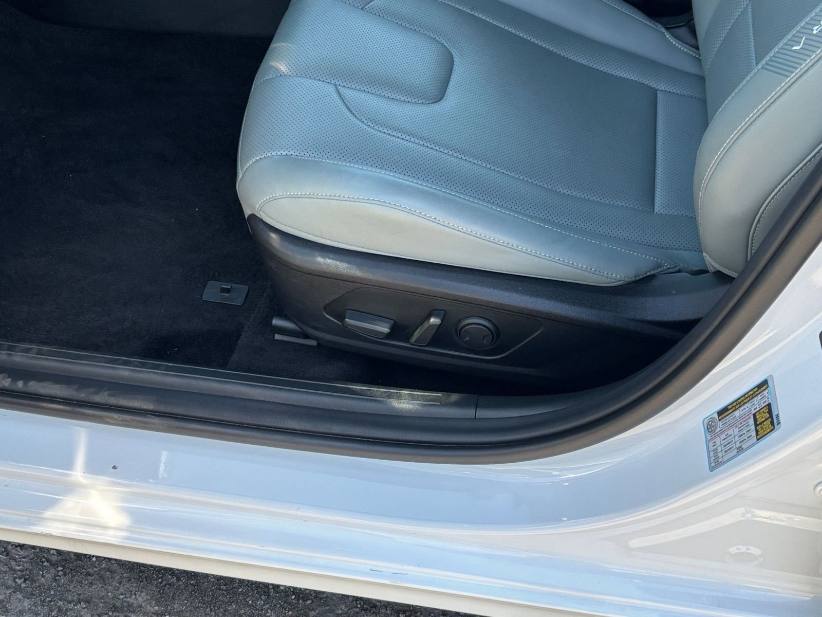 Used 2025 Hyundai Elantra Limited FWD image 23