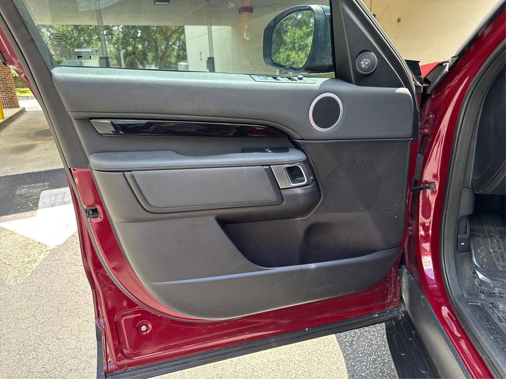 Used 2017 Land Rover Discovery SE image 22