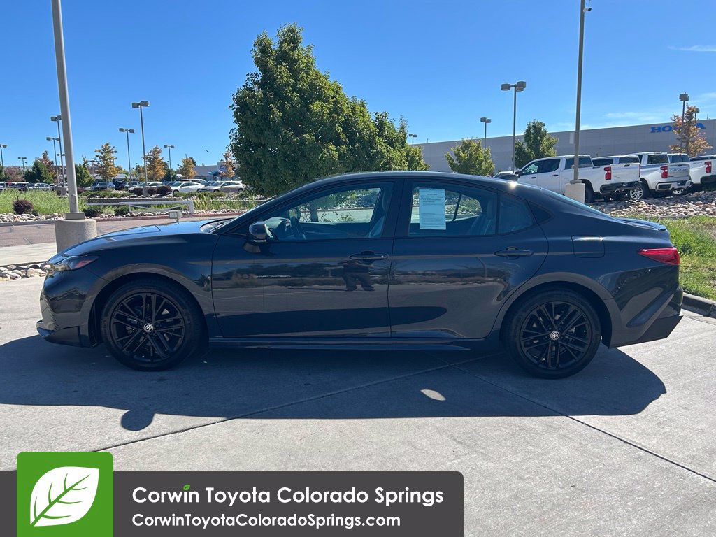 Used 2025 Toyota Camry SE AWD/4WD image 4