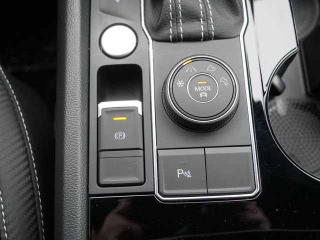 Certified 2023 Volkswagen Atlas Cross Sport SEL R-Line image 32