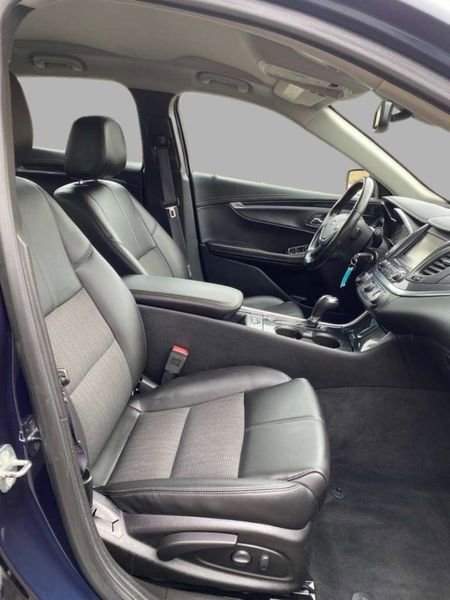 Used 2017 Chevrolet Impala LT w/ Convenience Package image 31